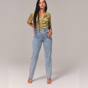 Abercrombie & Fitch The 90’s Straight Ultra High Rise Curve Love Jeans